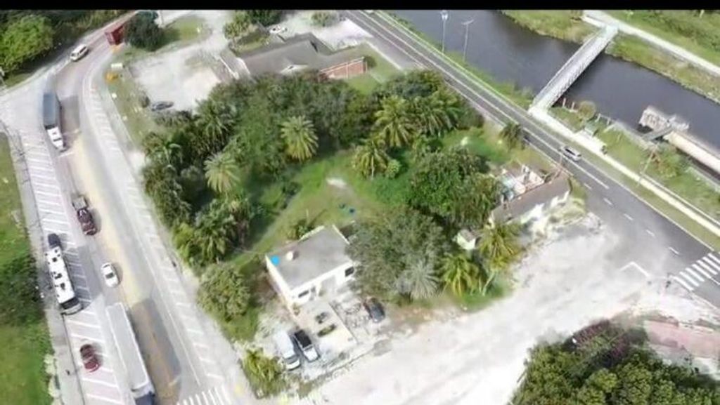 Photo of 37121 E Main Street, Canal Point, FL 33438 (MLS # B26040649)