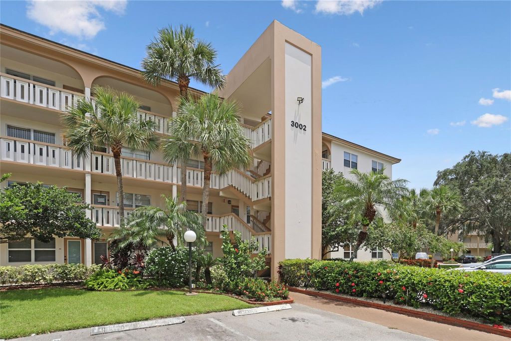 Photo of 3002 Portofino Isle #E4, Coconut Creek, FL 33066 (MLS # F10393440)
