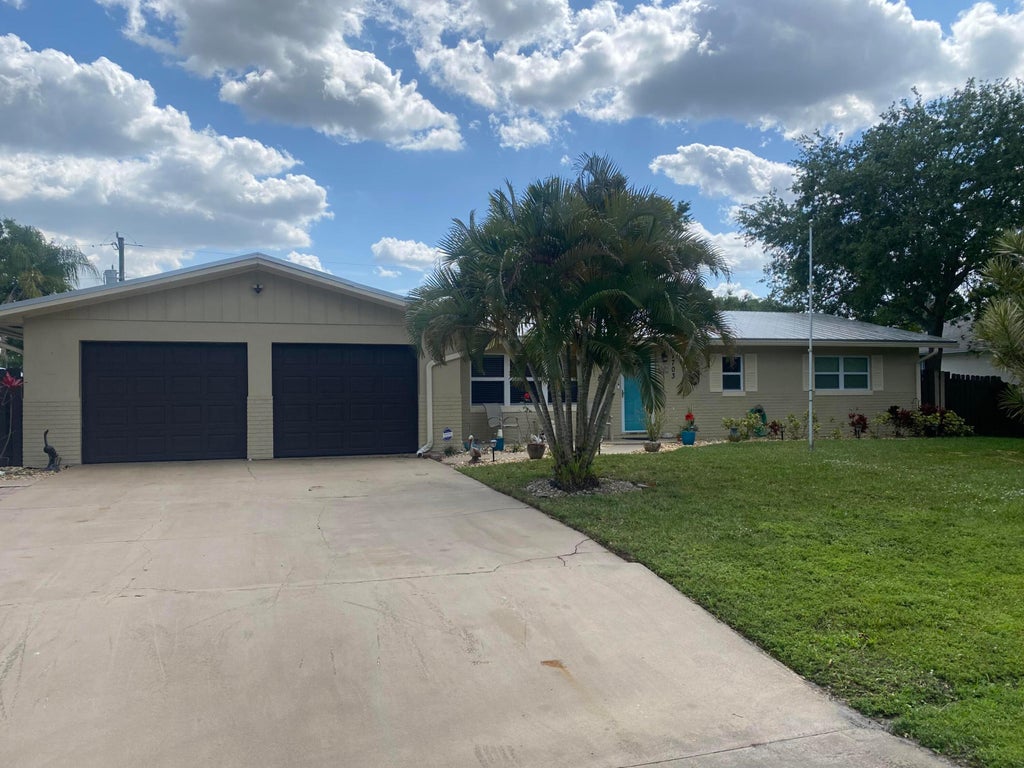 Photo of 7703 Banyan Street, Fort Pierce, FL 34951 (MLS # R10976669)