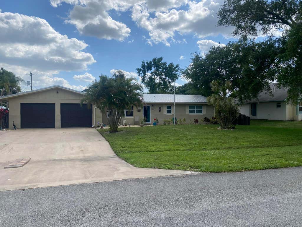 Photo of 7703 Banyan Street, Fort Pierce, FL 34951 (MLS # R10976669)