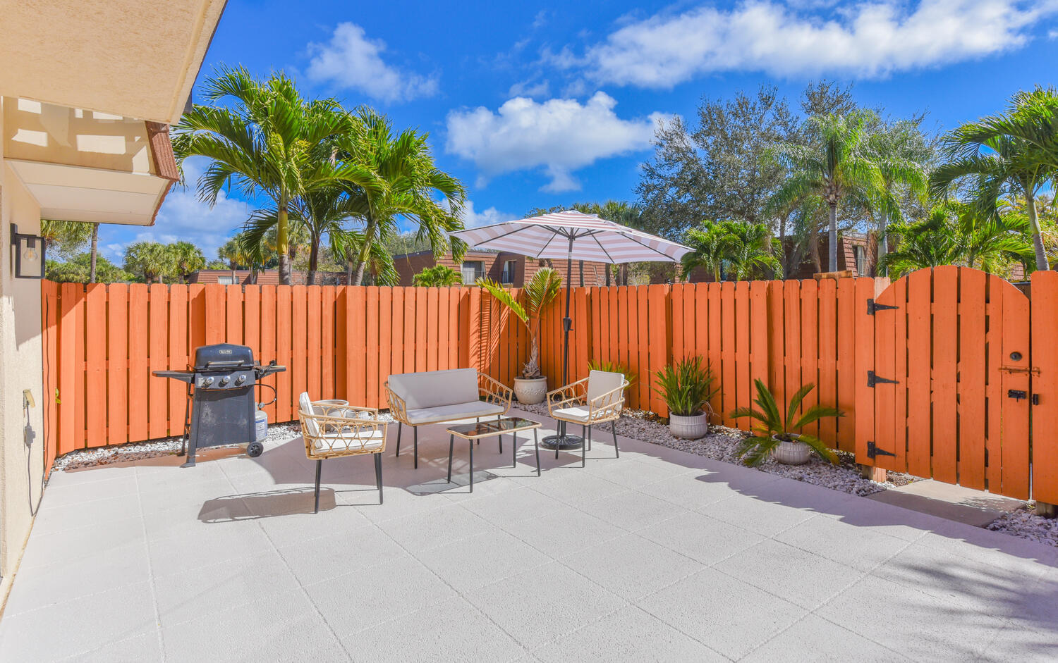 RIVER - Residential Lease