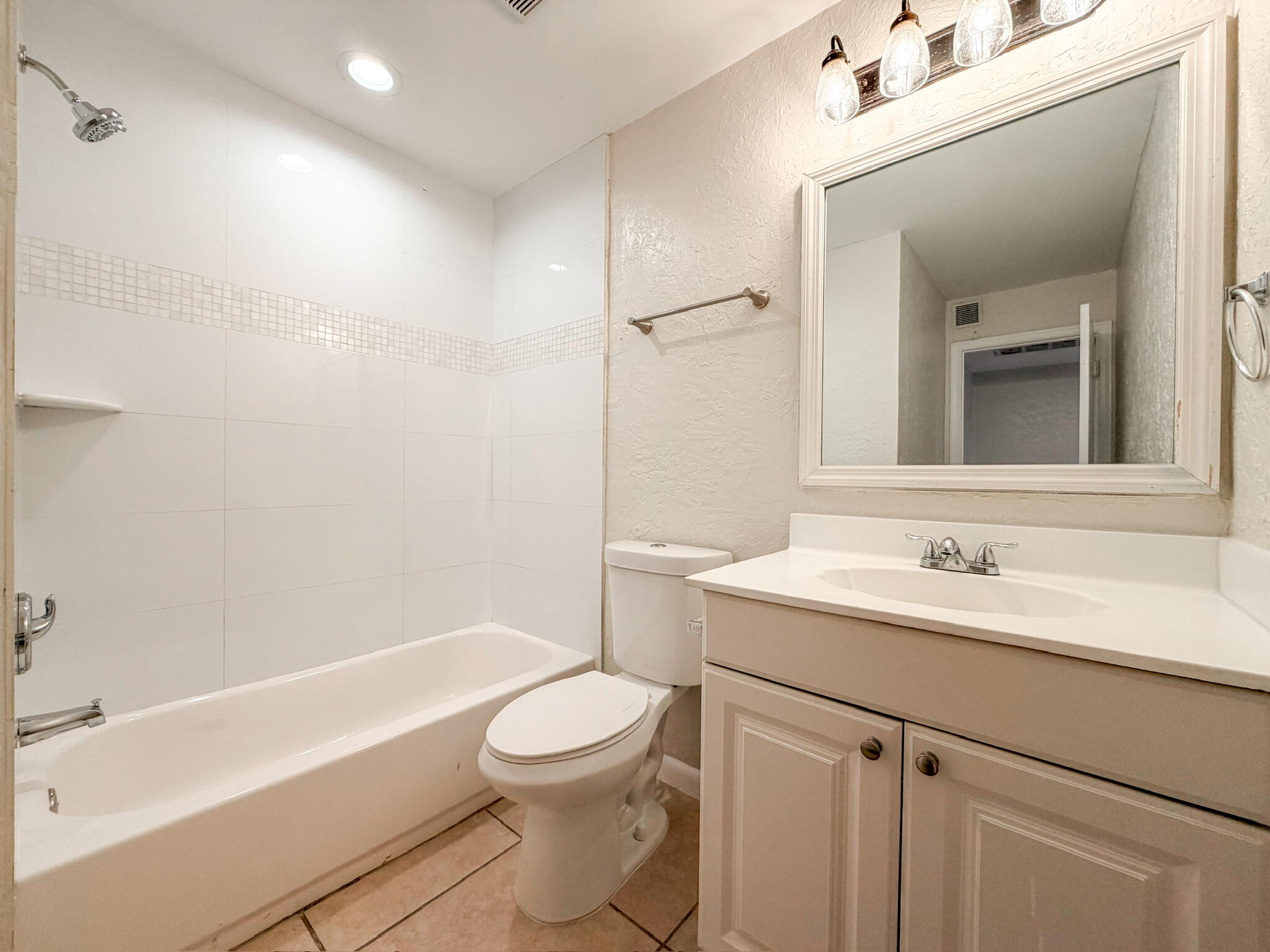 WOODSTOCK TWNHS - Residential Lease