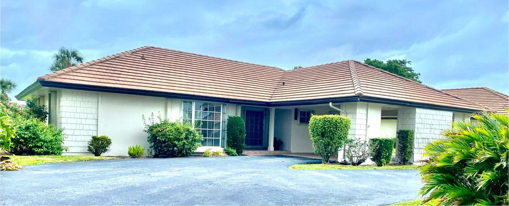 Photo of 321 S Villa Drive, Lake Worth, FL 33462 (MLS # R10955683)