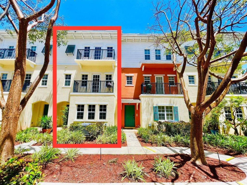 Photo of 621 SW 1st Avenue #621, Pompano Beach, FL 33060 (MLS # F10544460)