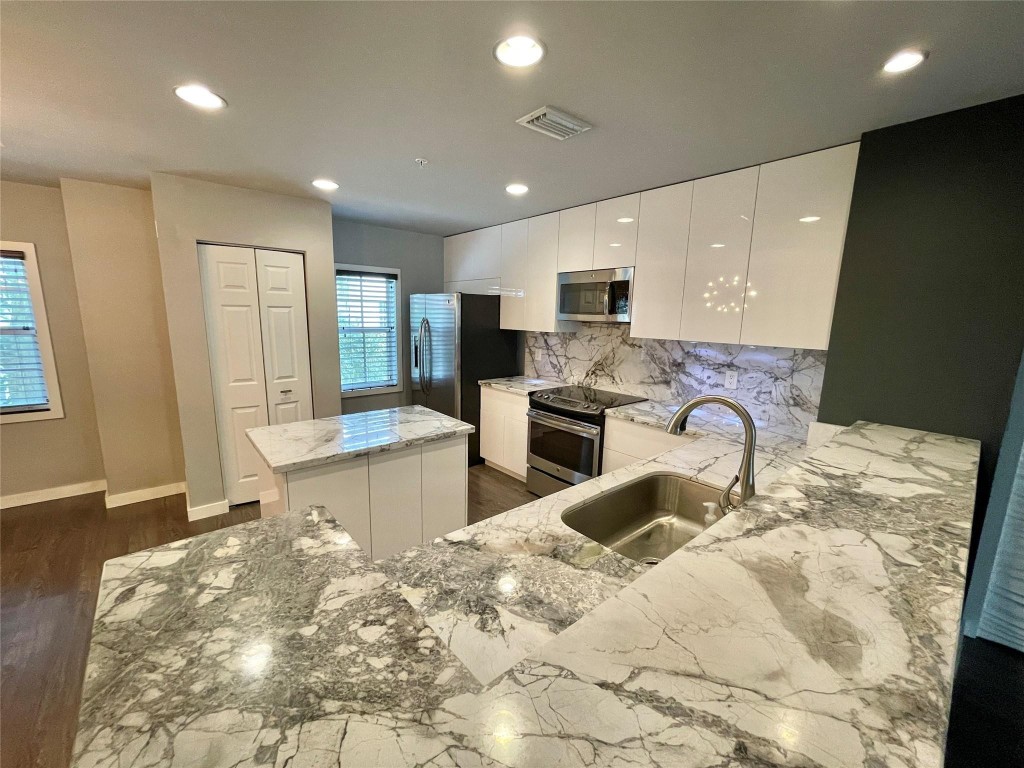 621 SW 1st Avenue 621