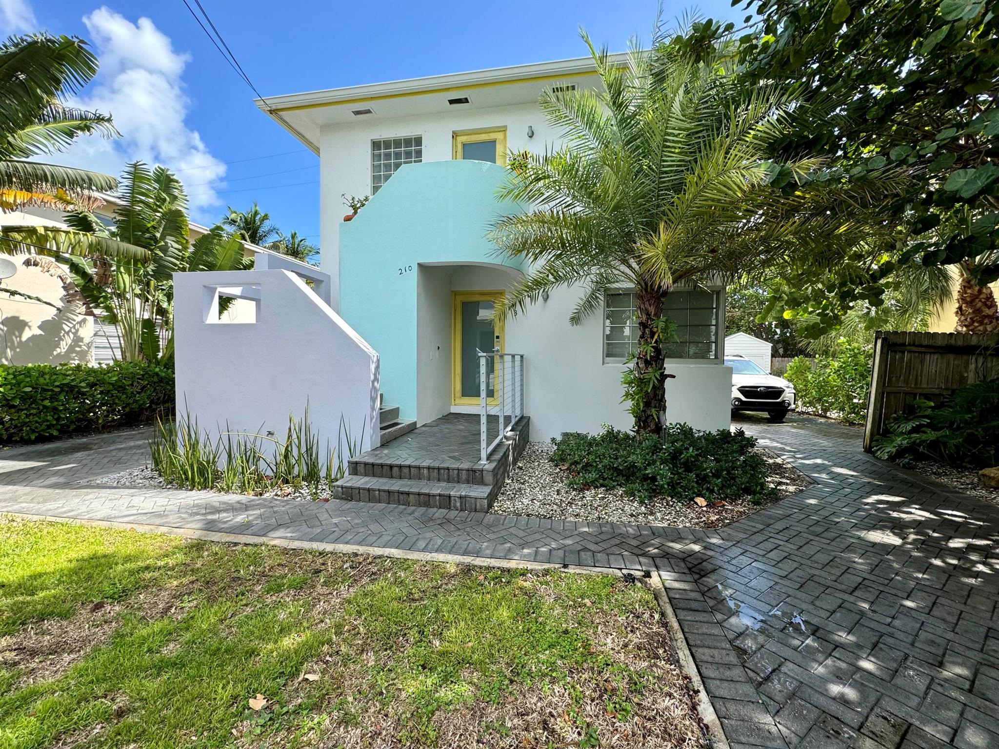 Looking for a fully renovated apartment in a perfect location? Look no further than this art deco inspired space just walking distance to beach and downtown in a cool historic neighborhood! You will fall in love with the updated finishes and features including new appliances like the Retro Red Refrigerator, original hardwood floors freshly stained & finished AND washer and dryer in unit! Shared garden area is perfectly manicured and relaxing, it is a MUST SEE! Both water and gas included in rent. Well behaved dogs and cats welcome. Required rentspree minimum credit score 680, 3x rent in income.