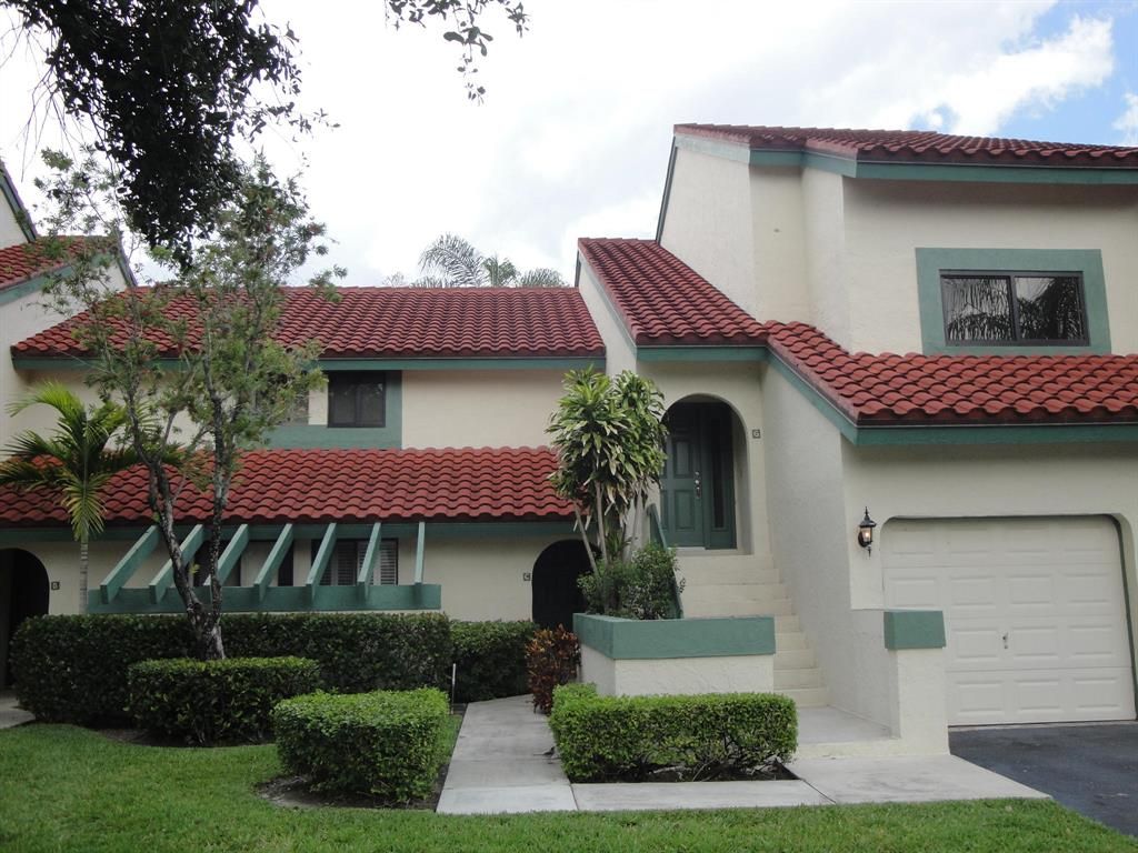Photo of 15 Lexington Lane E #G, Palm Beach Gardens, FL 33418 (MLS # R10723459)