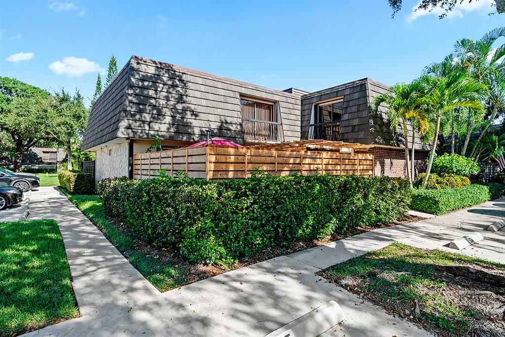 Photo of 504 5th Ter Terrace Ter, Palm Beach Gardens, FL 33418 (MLS # R10828954)