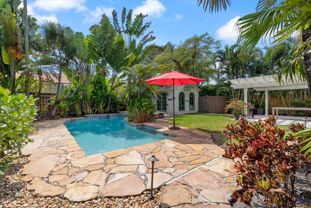 Photo of 613 SE 12th Terrace, Fort Lauderdale, FL 33301 (MLS # F10428153)