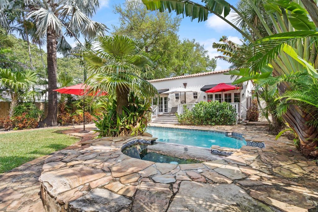 Photo of 613 SE 12th Terrace, Fort Lauderdale, FL 33301 (MLS # F10428153)