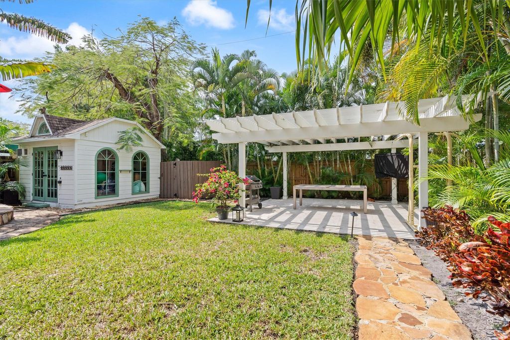 Photo of 613 SE 12th Terrace, Fort Lauderdale, FL 33301 (MLS # F10428153)