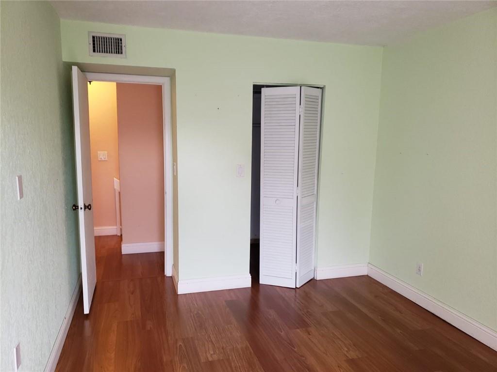 COURTS OF INVERRARY - Residential