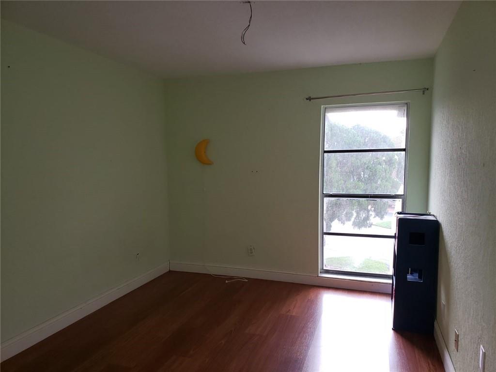 COURTS OF INVERRARY - Residential