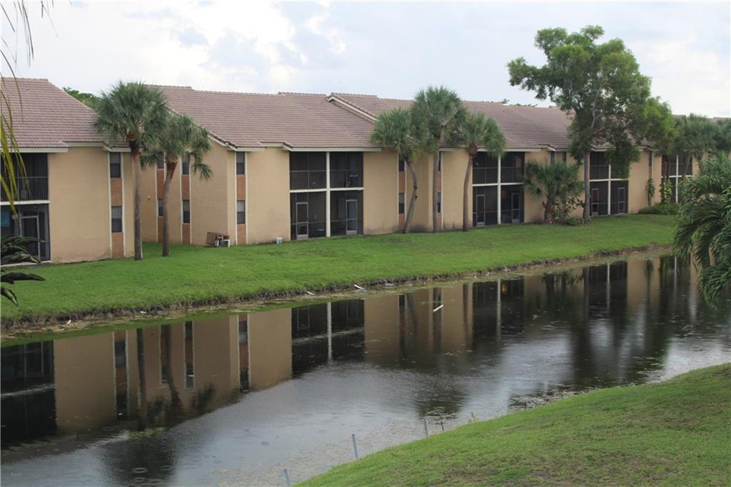 COURTS OF INVERRARY - Residential