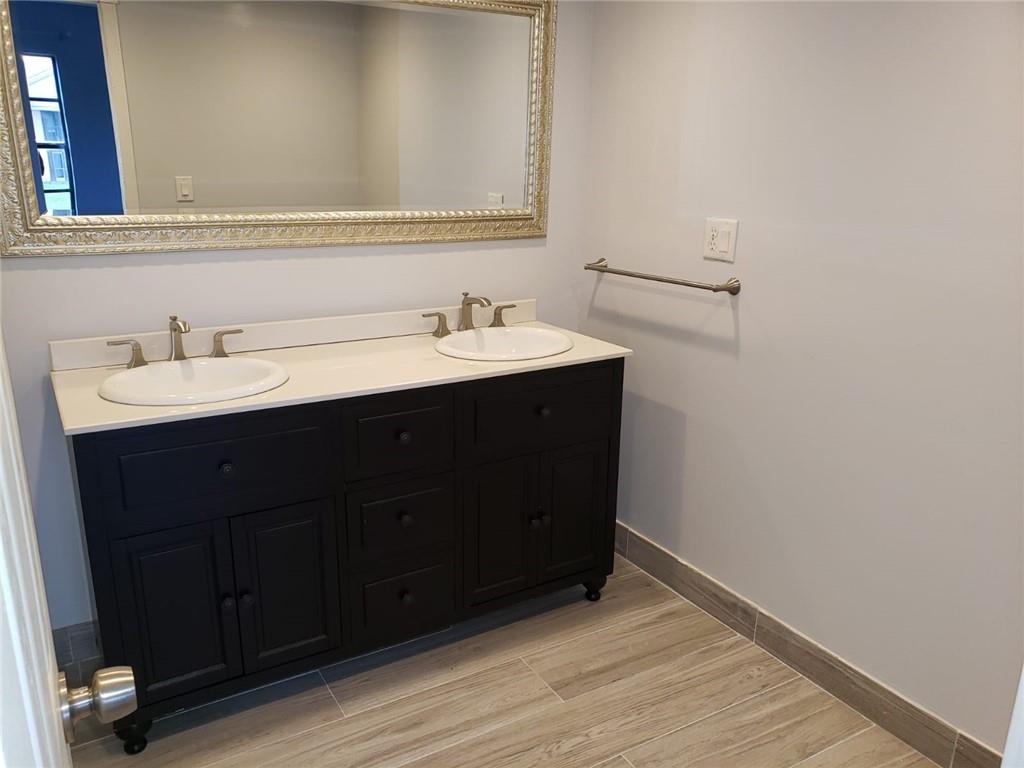 COURTS OF INVERRARY - Residential