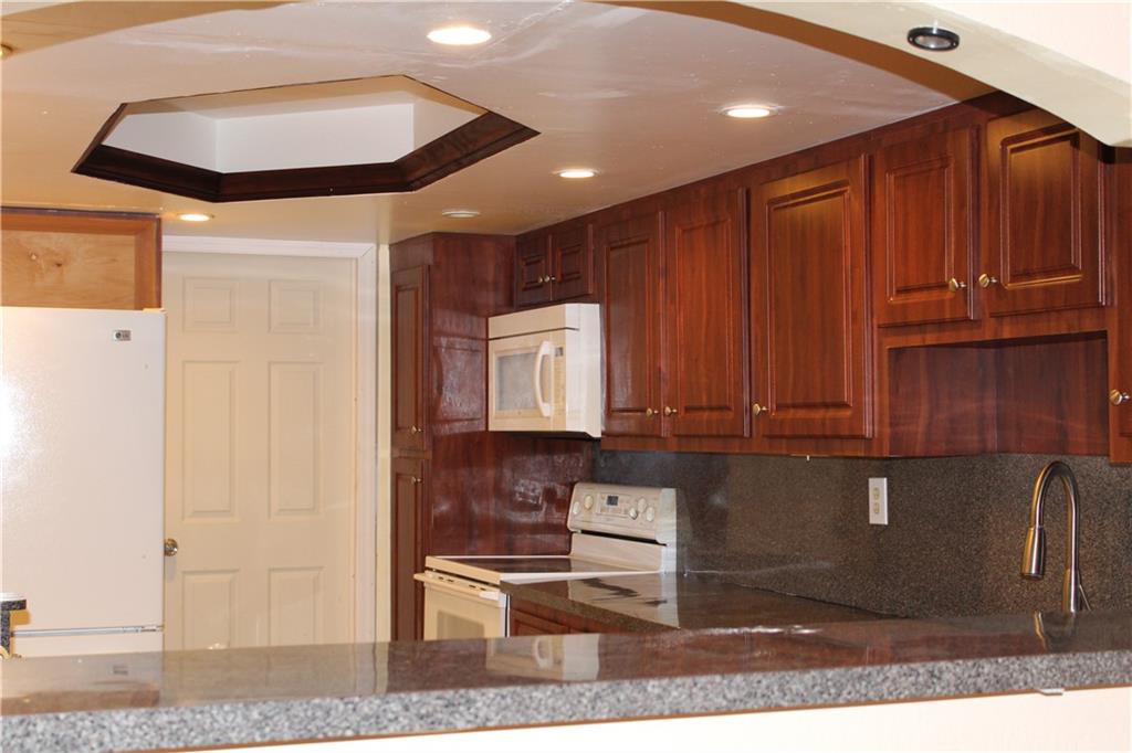 COURTS OF INVERRARY - Residential