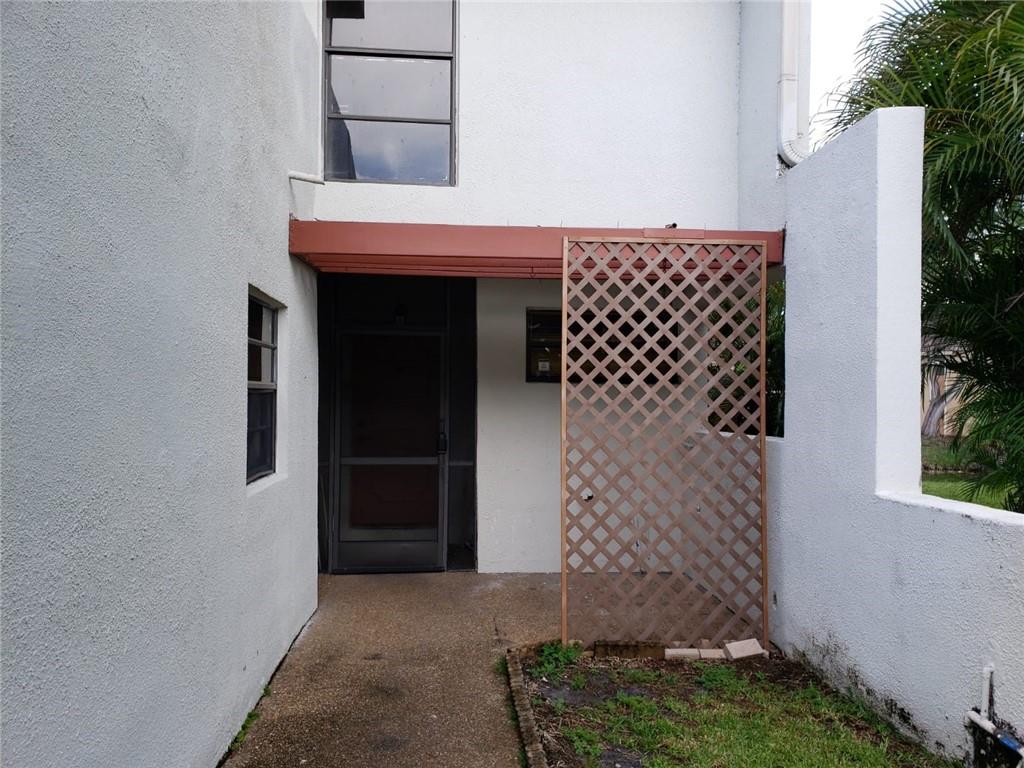 COURTS OF INVERRARY - Residential