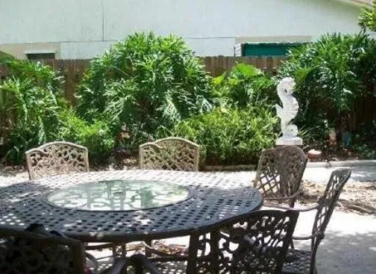 NORTH PALM BEACH VILLAGE - Residential Income