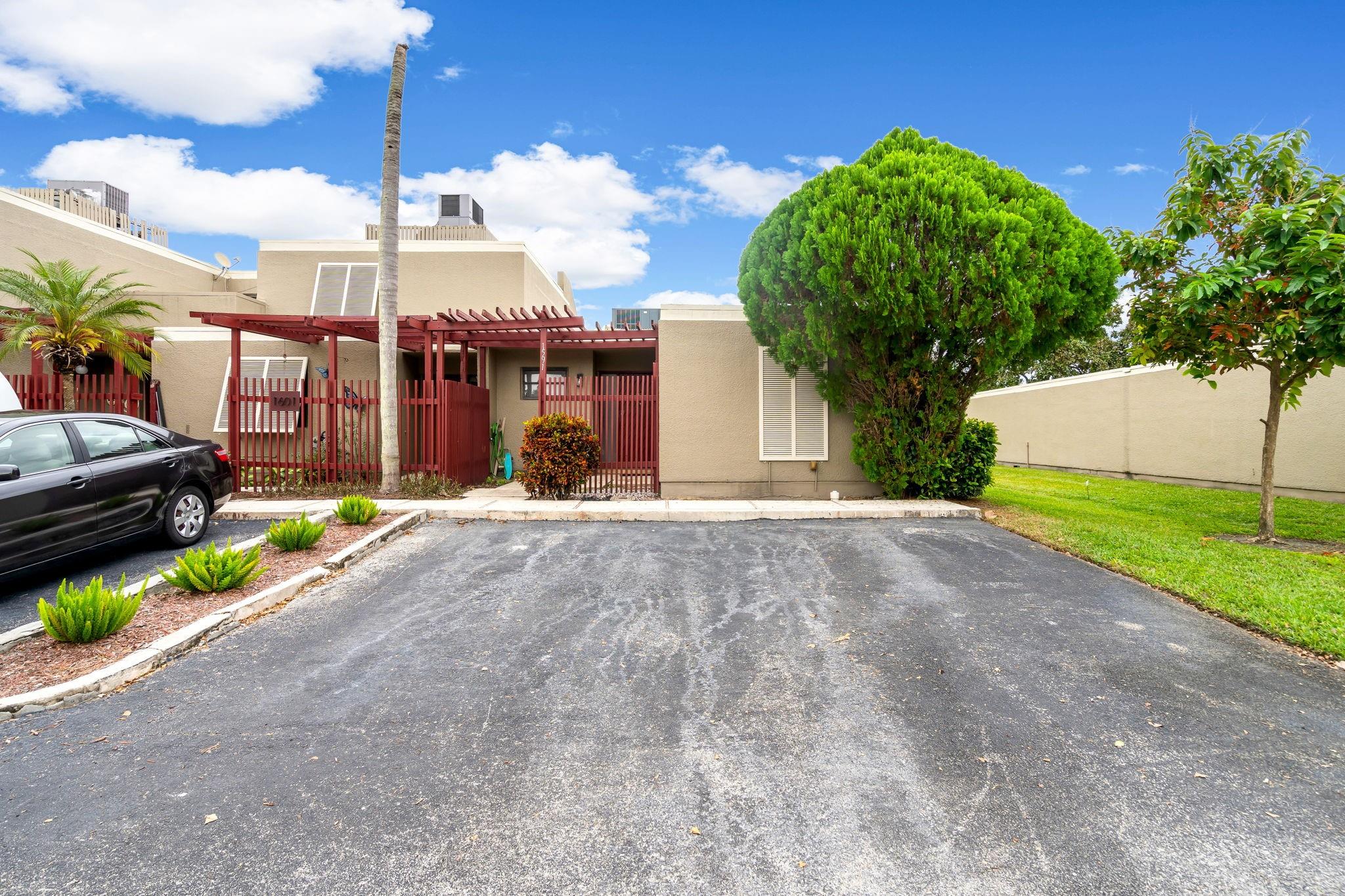 Welcome to this exceptional corner townhouse in the heart of Pembroke Pines! This corner unit on the golf course with canal views offers three comfortable bedrooms and two bathrooms, making it perfect for families or those who love to entertain.
AC Replaced 4 years ago and Roof Elastomer done 4 years ago as well.
As the only unit in the community boasting 3 dedicated parking spaces right at your doorstep, you'll never have to worry about parking again.
This townhouse combines the perfect balance of residential tranquility with urban convenience. Whether you're enjoying a quiet evening at home or taking advantage of the nearby amenities, this property offers the lifestyle you've been searching for. Don't miss the opportunity to make this unique corner unit your new home!
