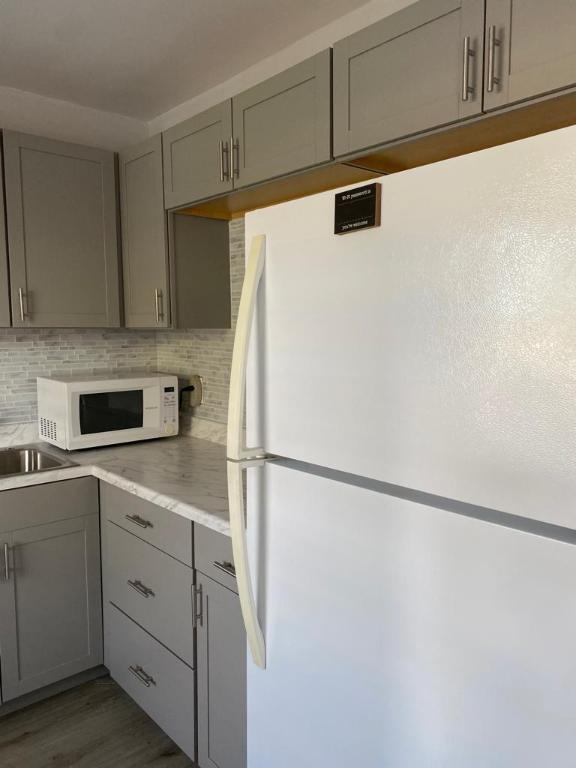 Villages of Oriole Abbey Condo - Residential Lease