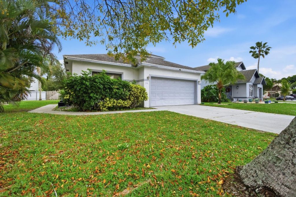 Photo of 94 Magnolia Circle, Boynton Beach, FL 33436 (MLS # F10544154)
