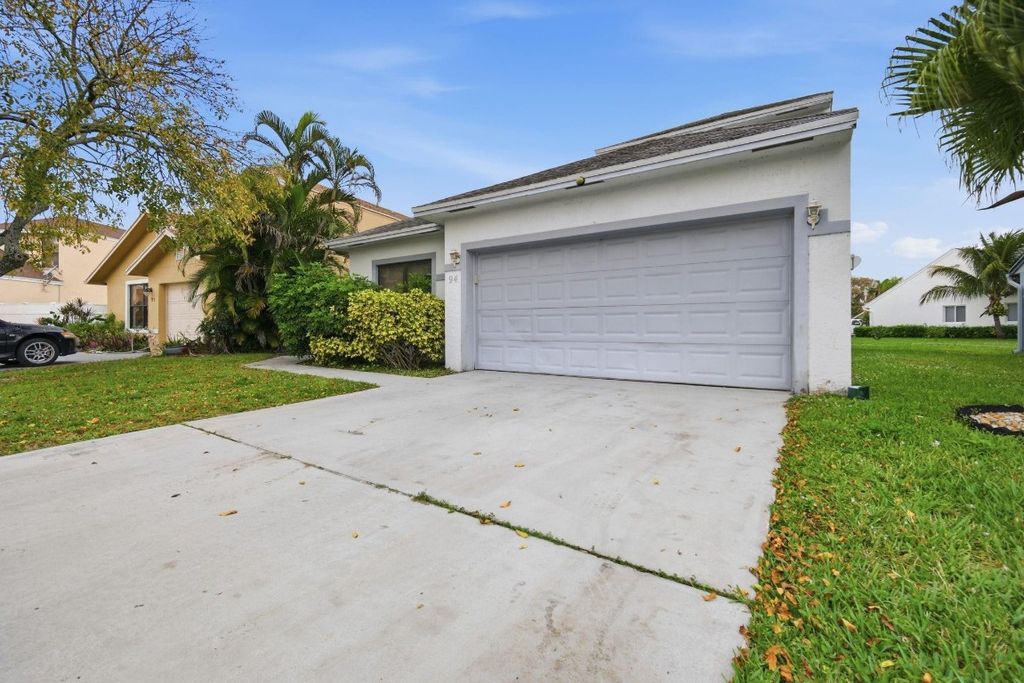 Photo of 94 Magnolia Circle, Boynton Beach, FL 33436 (MLS # F10544154)
