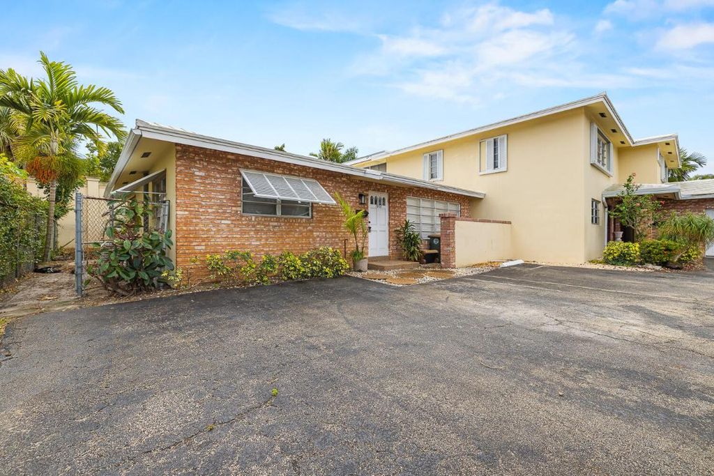 Photo of 1958 NE 33rd St, Lighthouse Point, FL 33064 (MLS # R10954157)