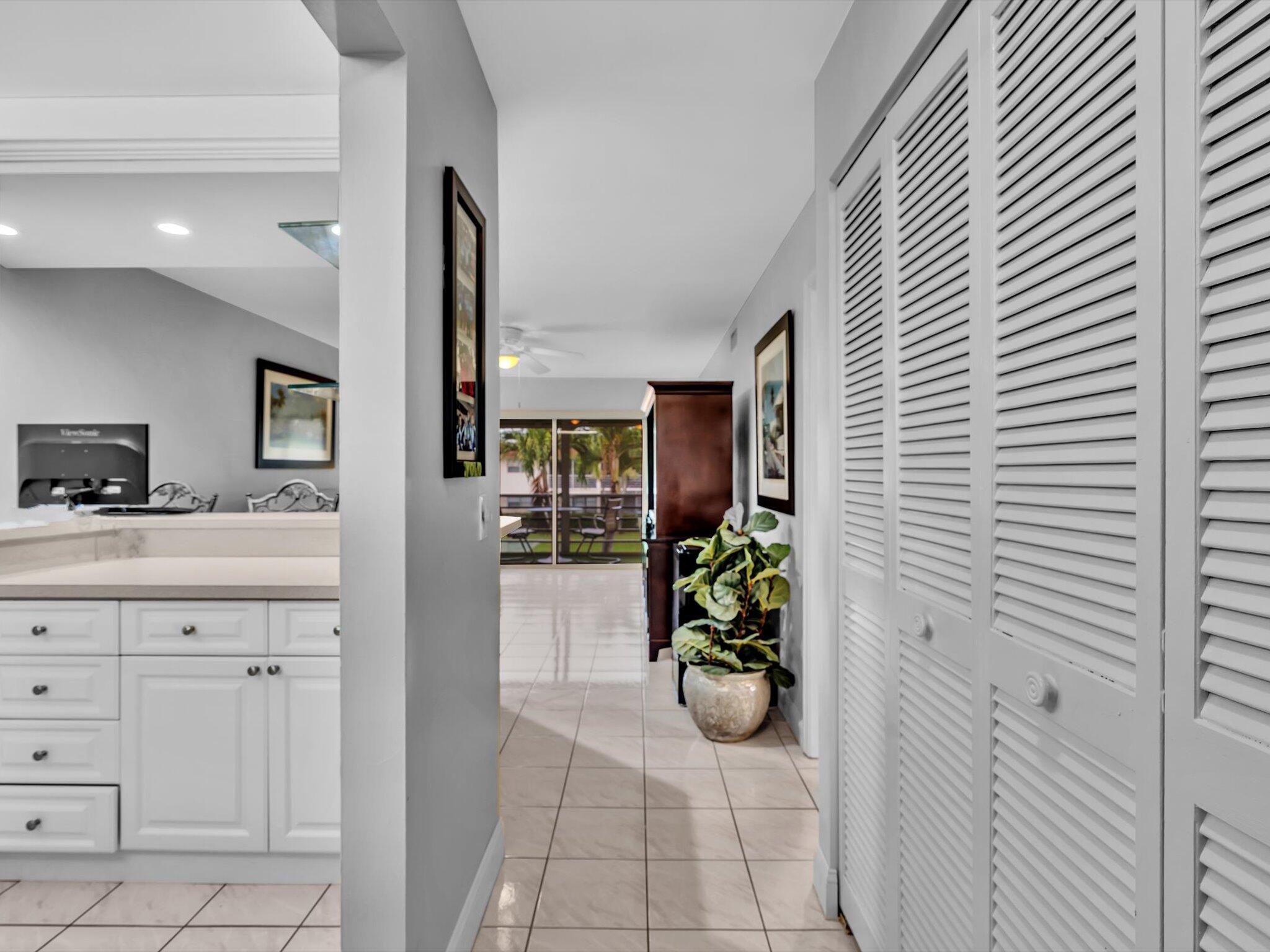 9855 Sandalfoot Boulevard 320