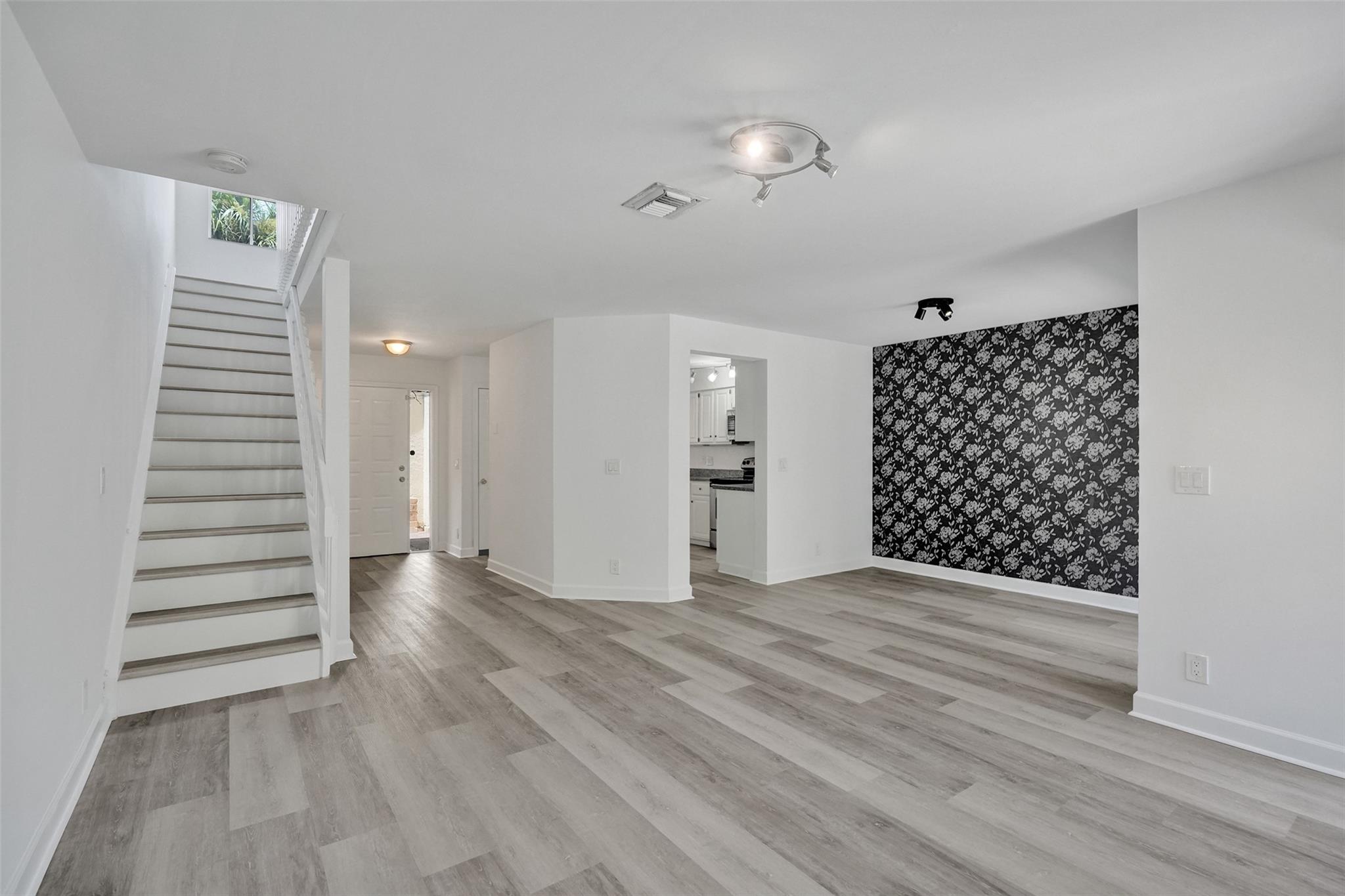 Eagles Nest Twnhms Condo - Residential Lease