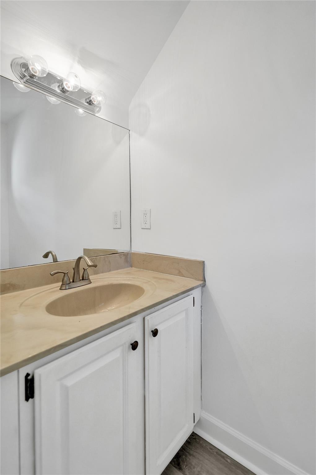 Eagles Nest Twnhms Condo - Residential Lease