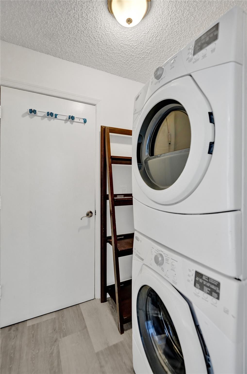 Eagles Nest Twnhms Condo - Residential Lease