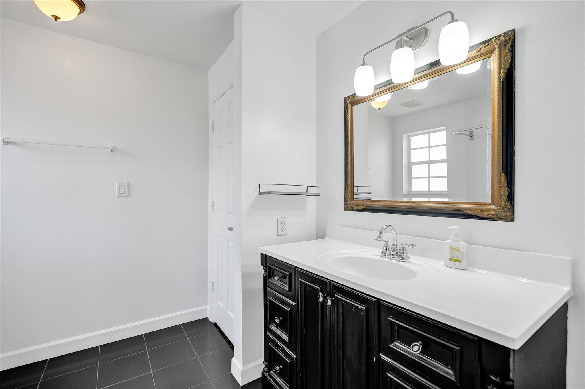 Eagles Nest Twnhms Condo - Residential Lease