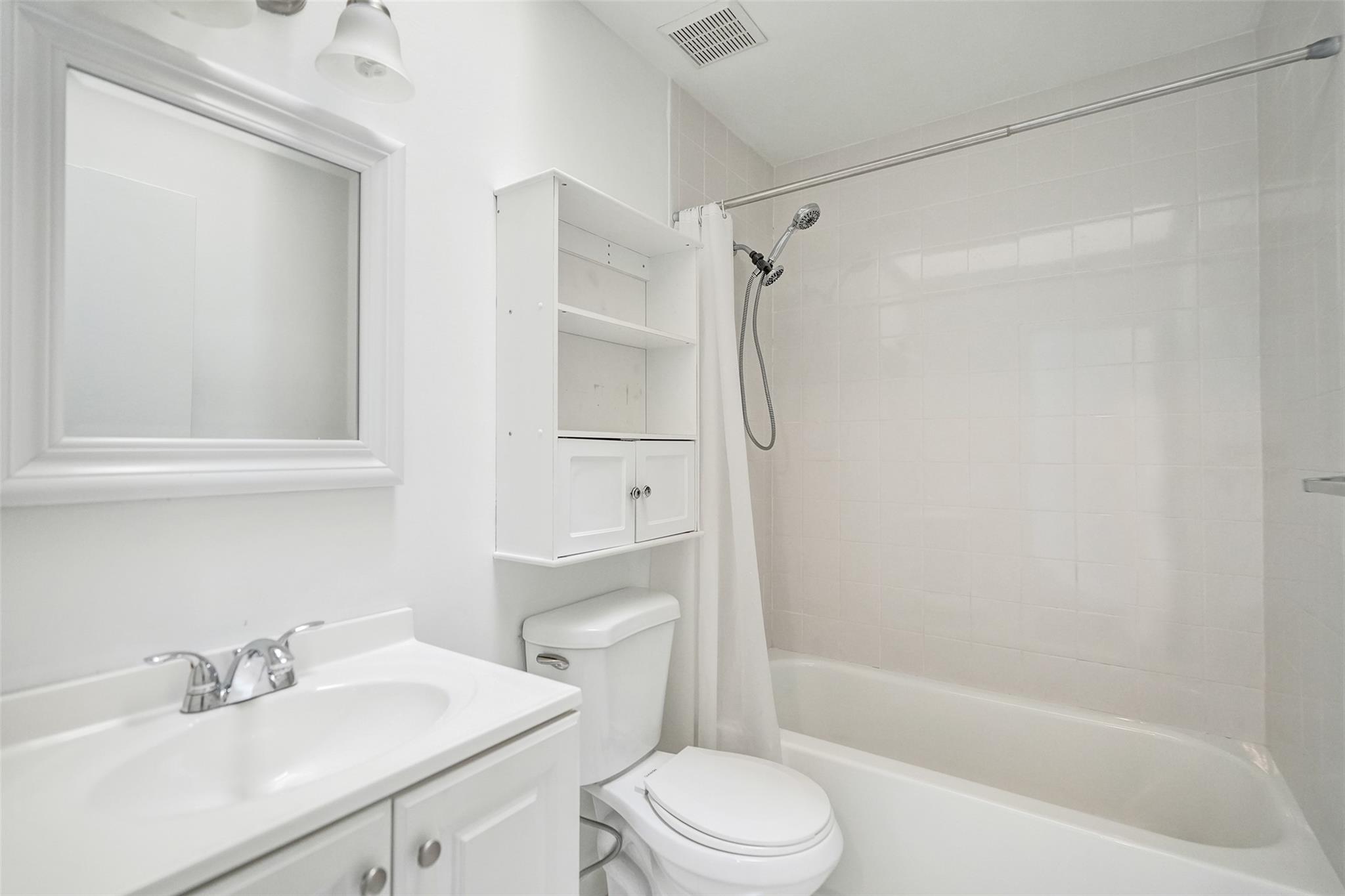 Eagles Nest Twnhms Condo - Residential Lease