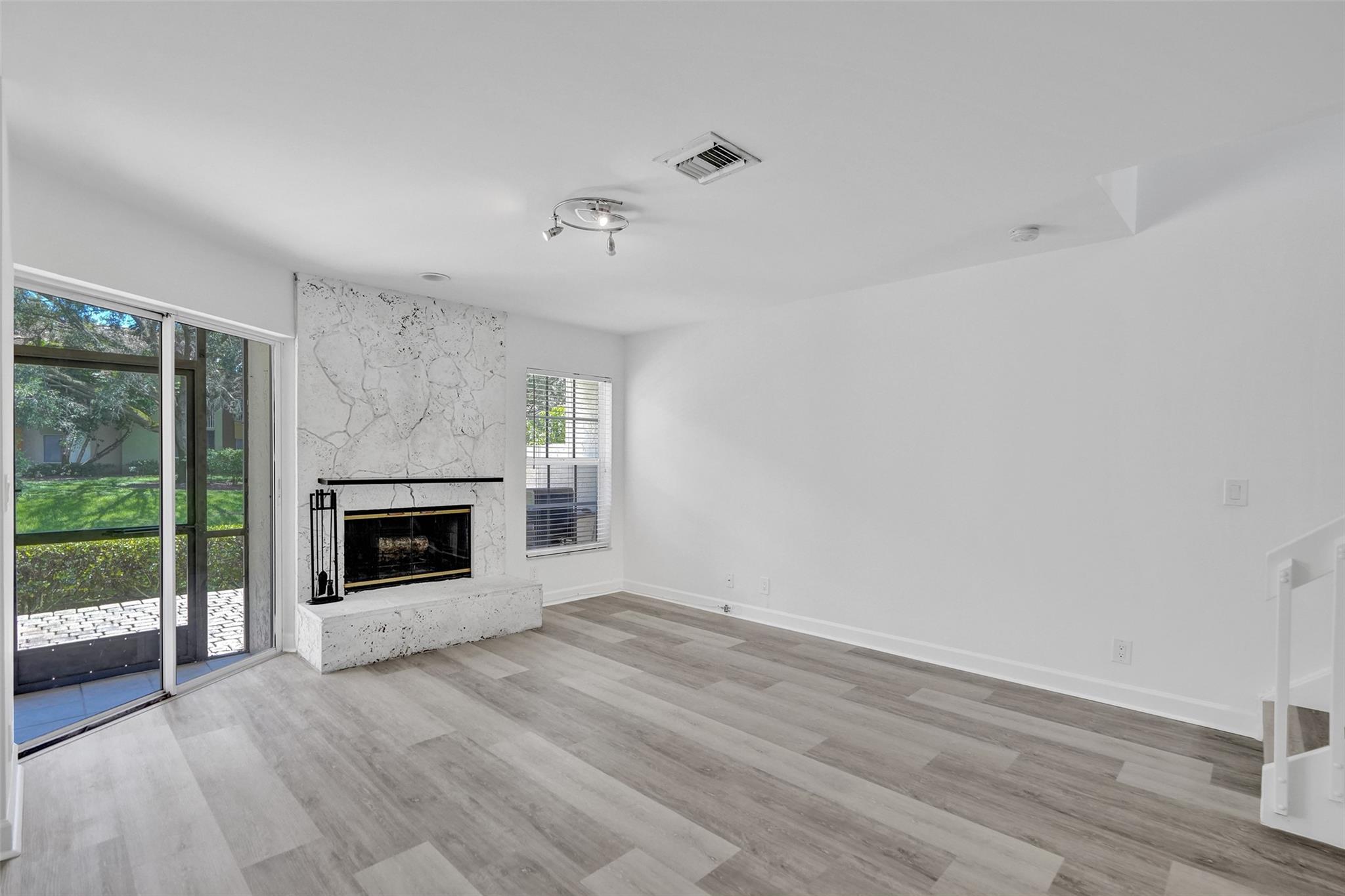 Eagles Nest Twnhms Condo - Residential Lease
