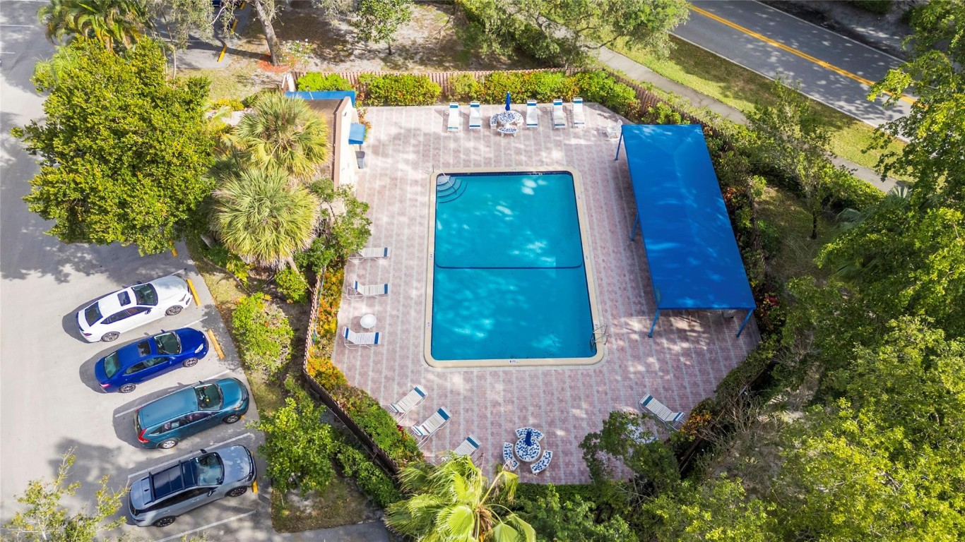 POND APPLE PLACE IV - Residential