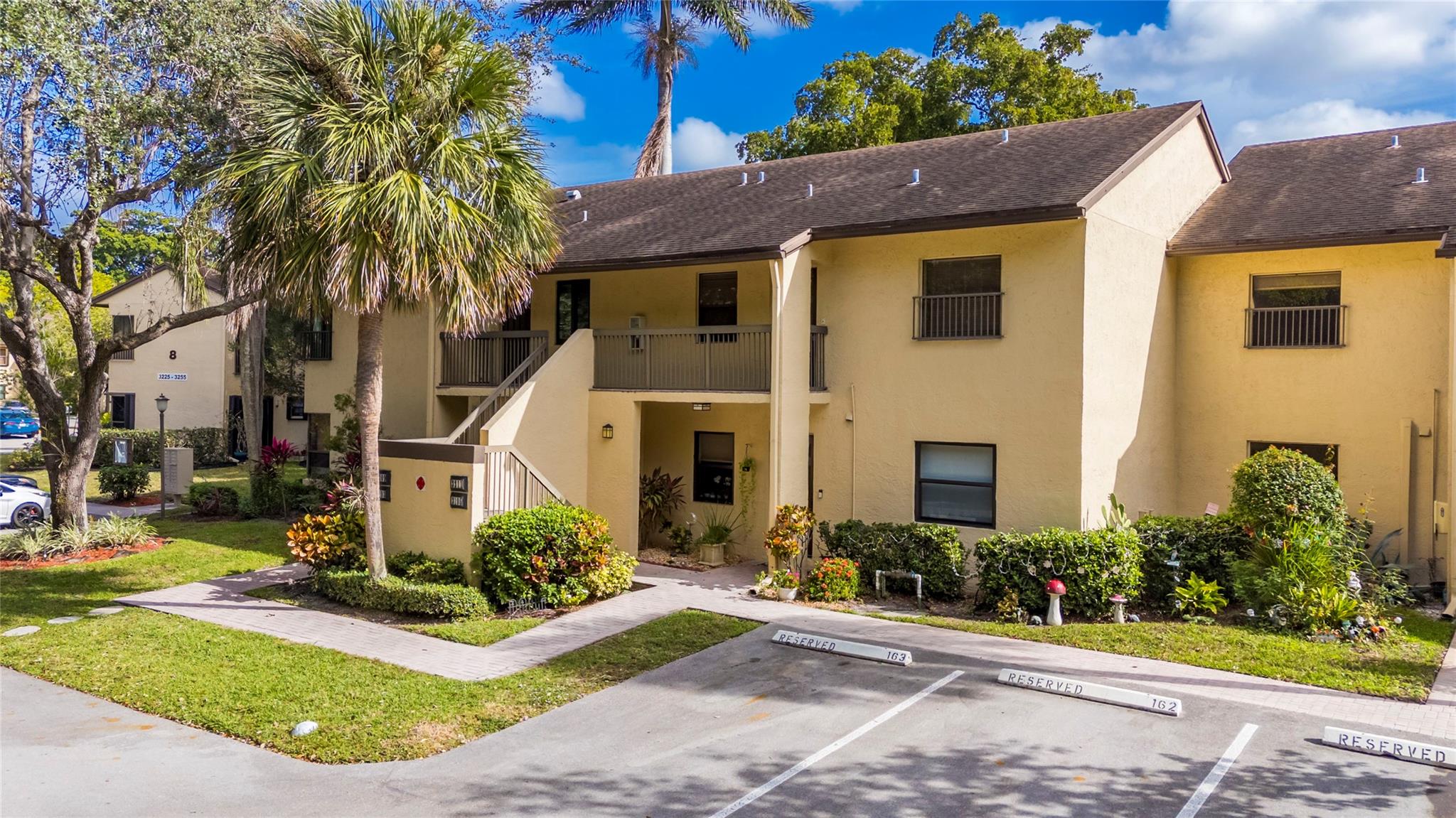 POND APPLE PLACE IV - Residential