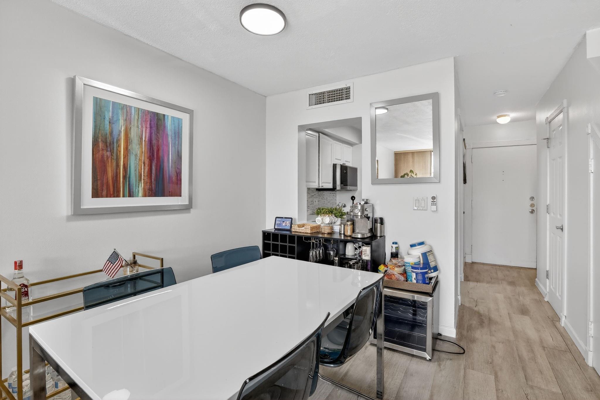 View photos, virtual tours, details... 1531 SE 15th St 7