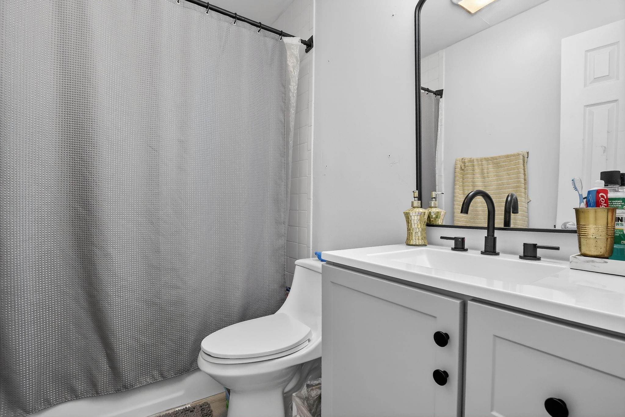 Quarterdeck Condominium - Residential