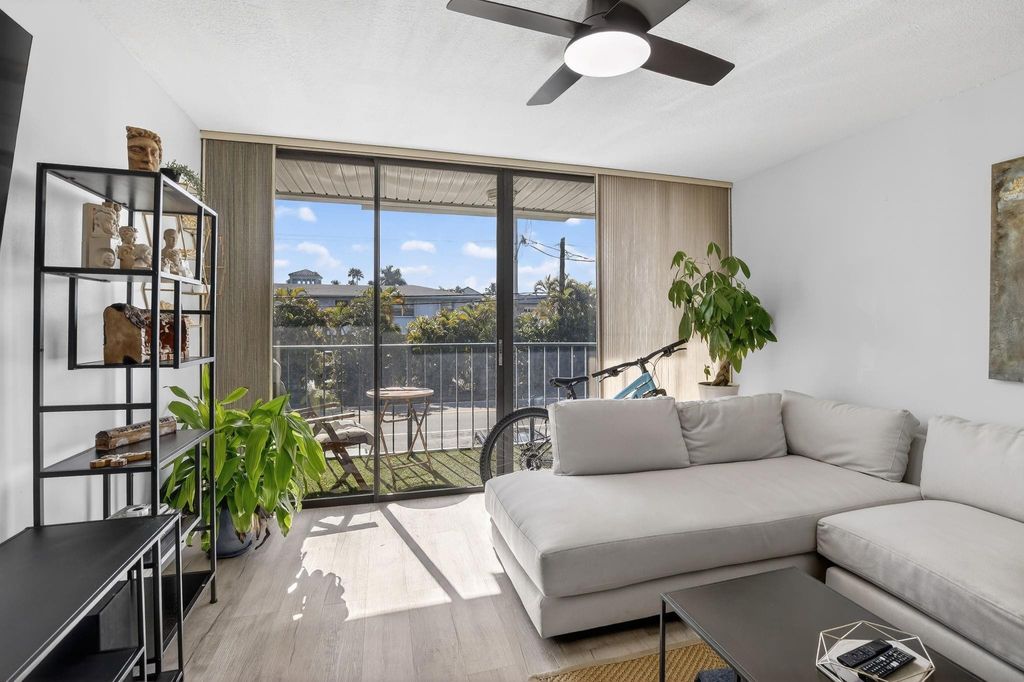 Photo of 1531 SE 15th Street #7, Fort Lauderdale, FL 33316 (MLS # F10540226)