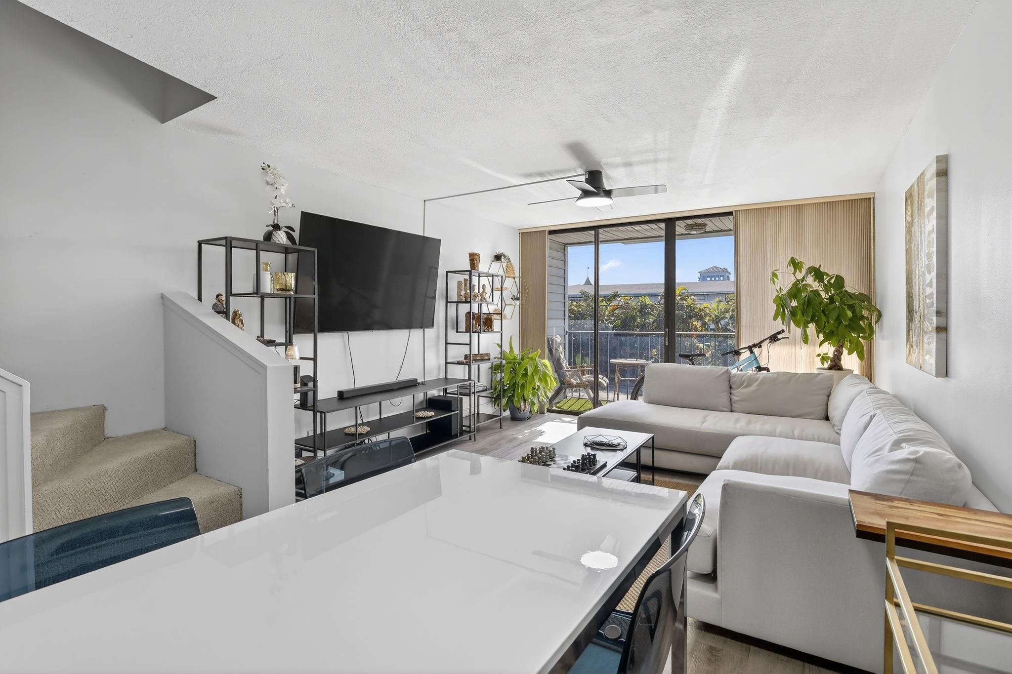 View photos, virtual tours, details... 1531 SE 15th St 7