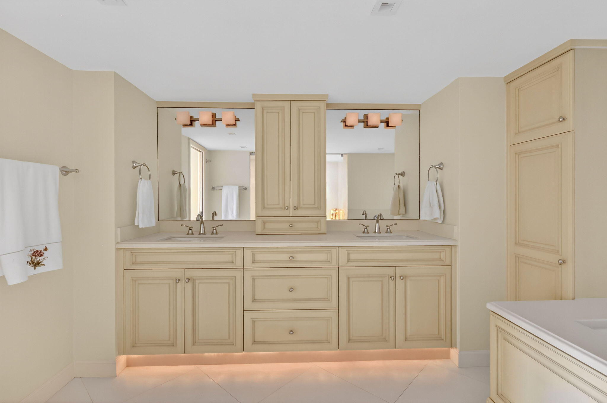 VISIONS CONDOMINIUM - Residential