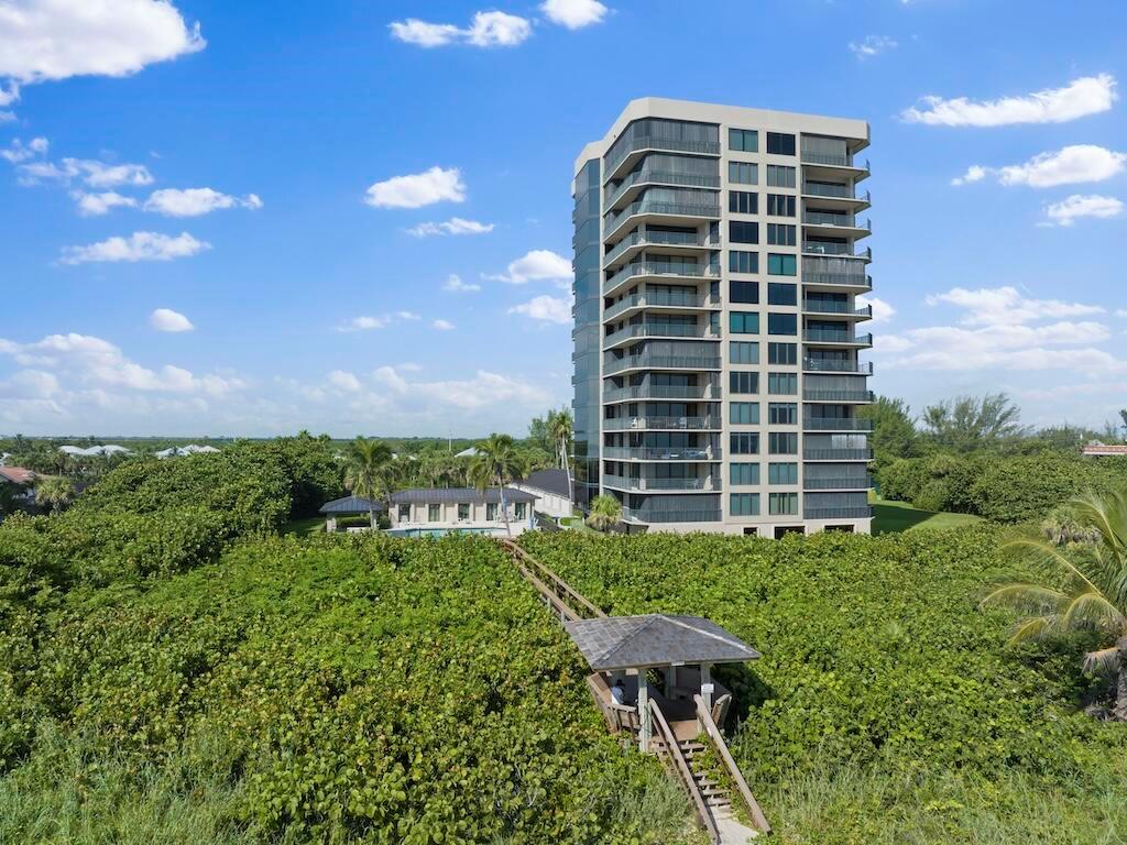 VISIONS CONDOMINIUM - Residential