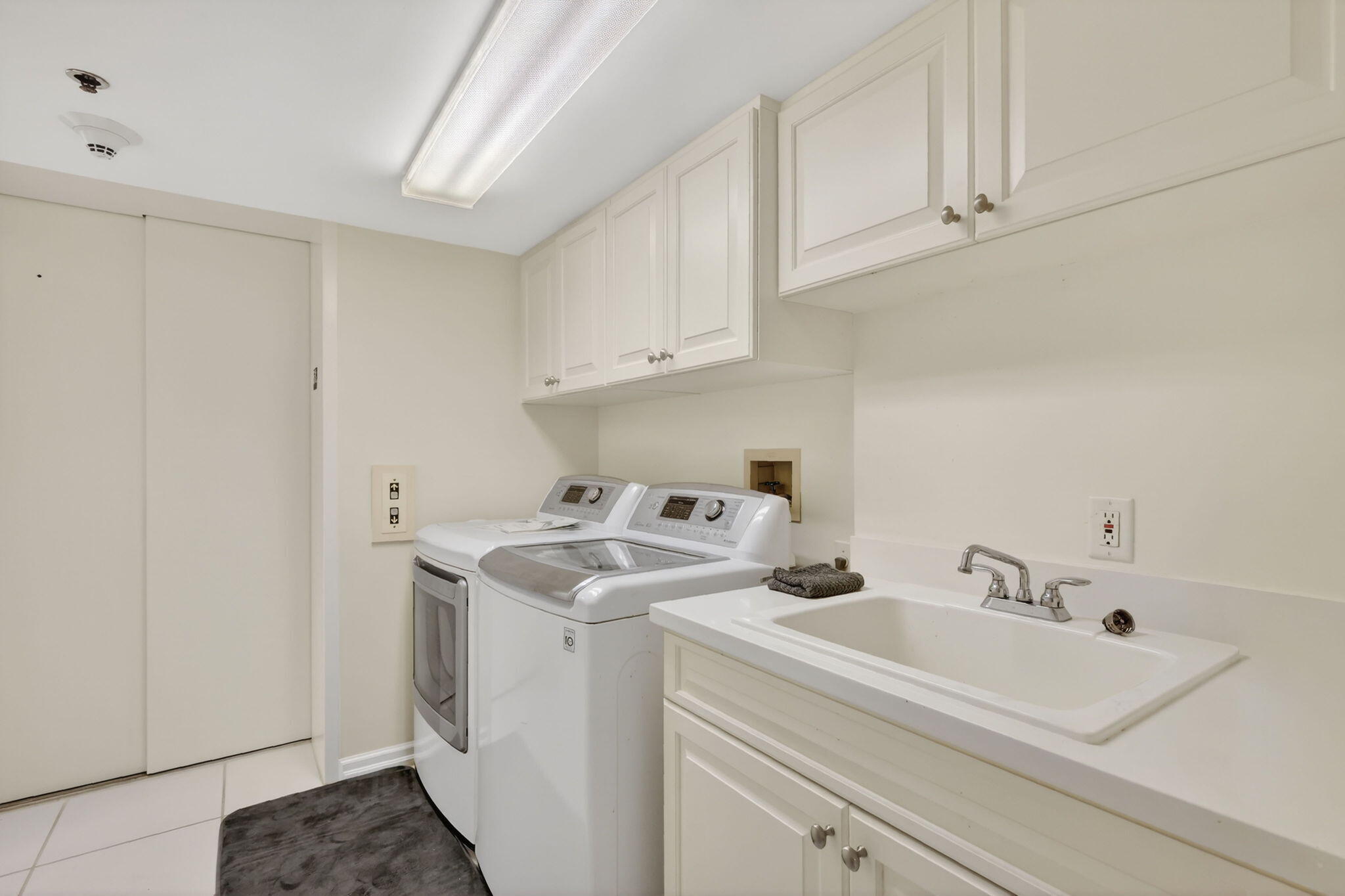 VISIONS CONDOMINIUM - Residential