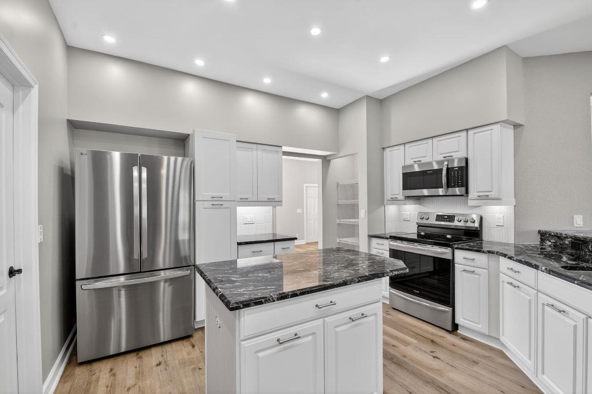 LEGEND LAKE ESTATES - Residential