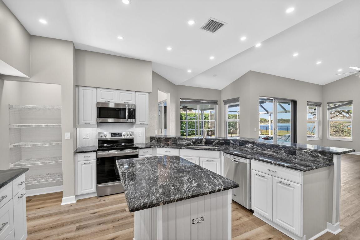 LEGEND LAKE ESTATES - Residential