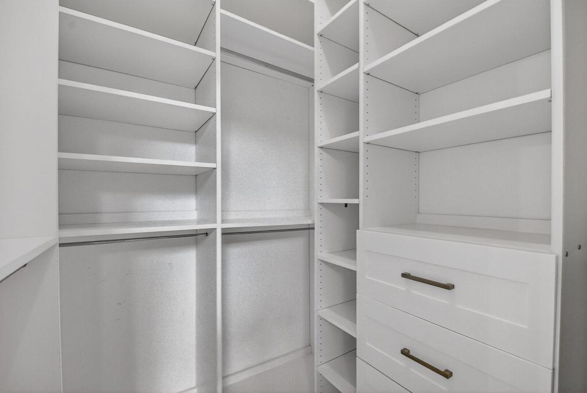 LEGEND LAKE ESTATES - Residential