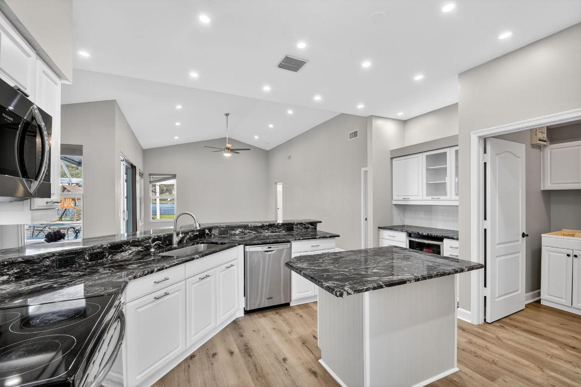 LEGEND LAKE ESTATES - Residential