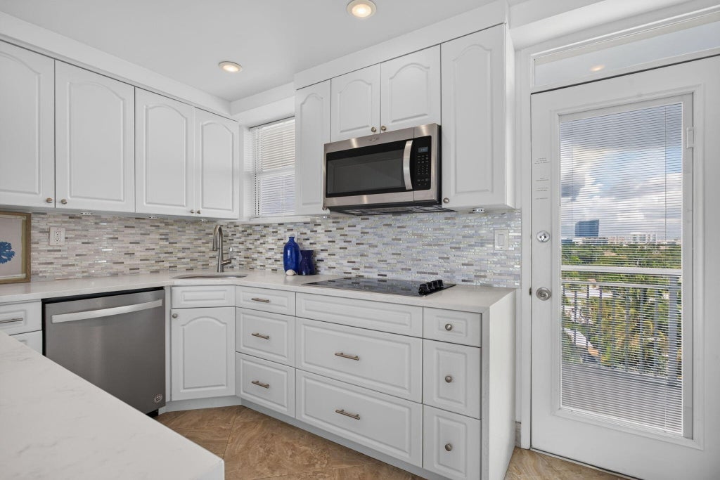 Photo of 1920 S OCEAN Drive #708, Fort Lauderdale, FL 33316 (MLS # B26073245)