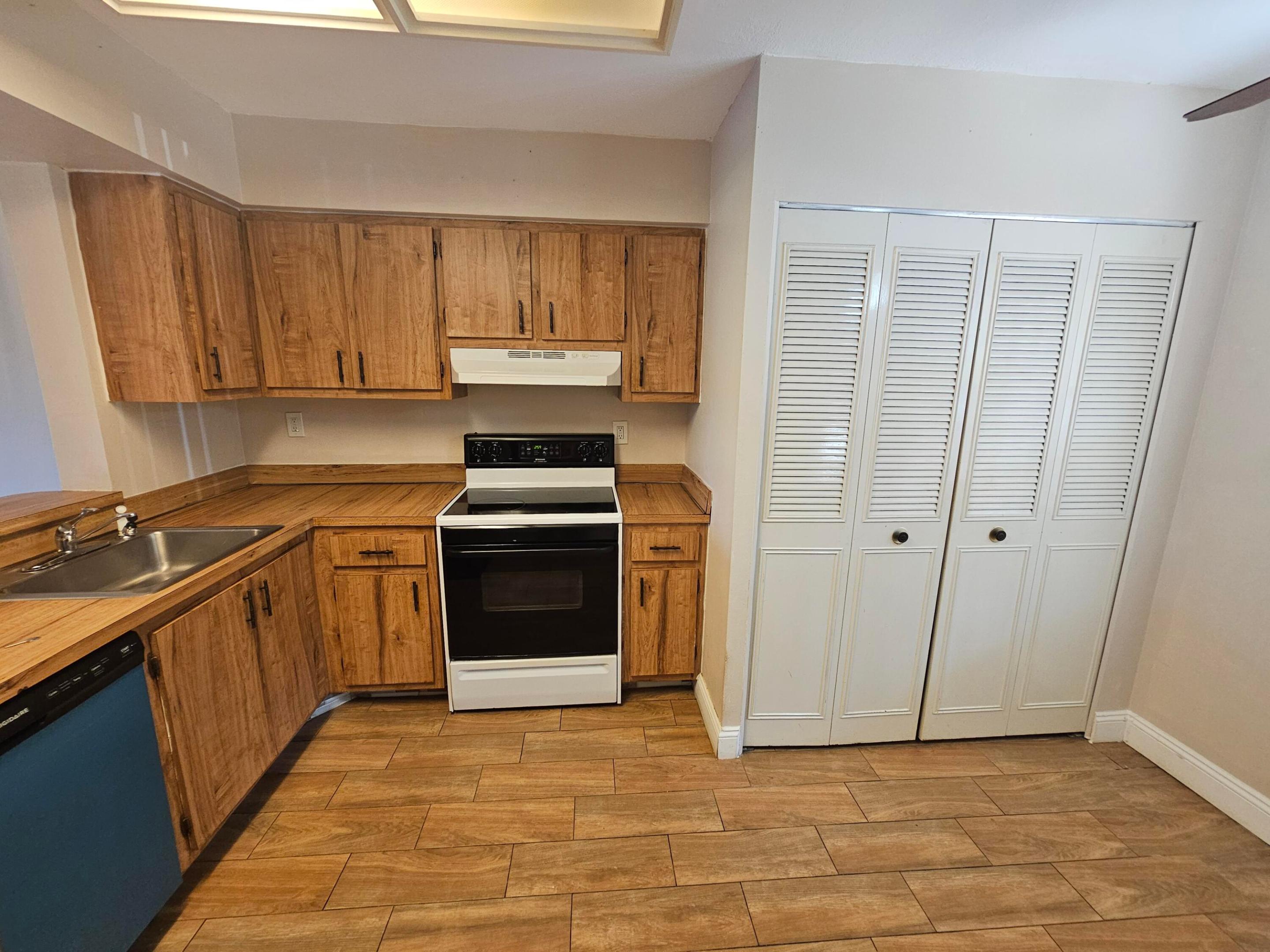 PALM LAKES CONDO - Residential