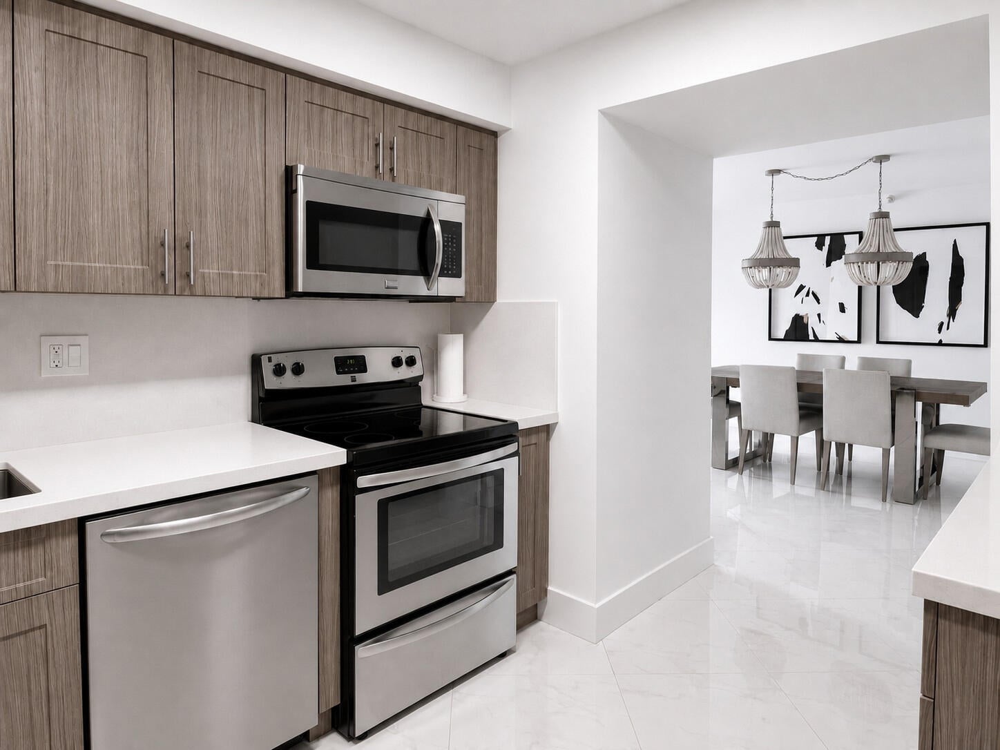 3600 MYSTIC POINTE Drive 608